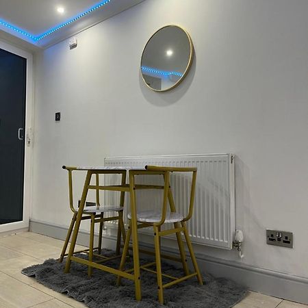 Cosy Serviced 1 Bedroom Apartment In London Exterior photo